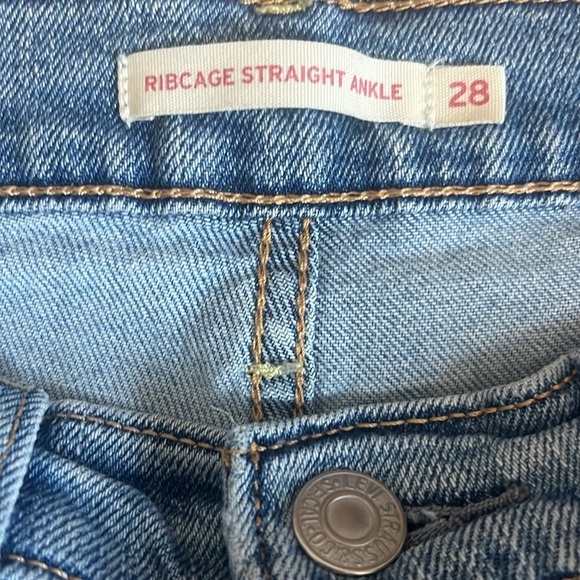 Levi’s  Ribcage Straight Ankle Jeans - Picture 9 of 10